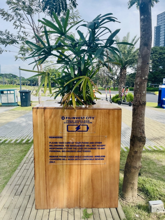 Filinvest City Central Park Alabang - Charging station wireless