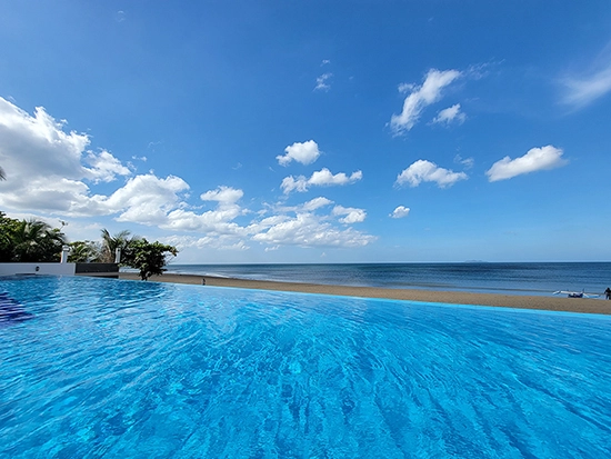 G7 Golden View Resort - Infinity pool