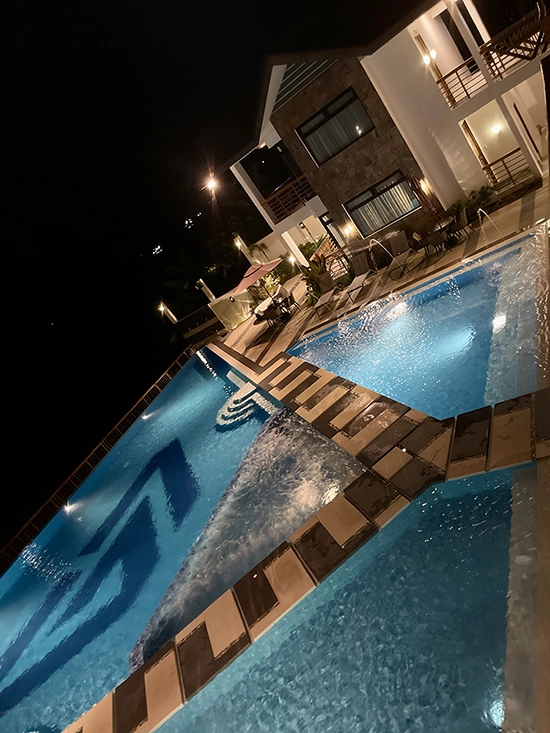 G7 Golden View Resort - Balcony view at night