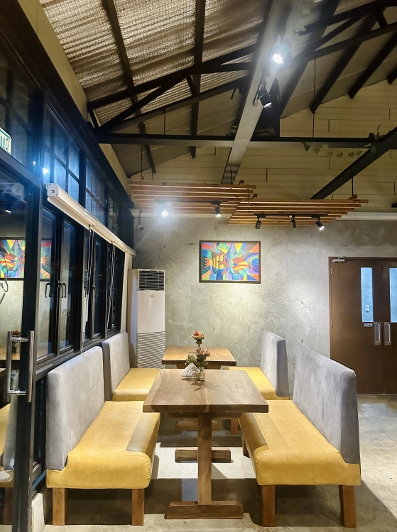 Emiliana's Grill and Restaurant - Corner ambience