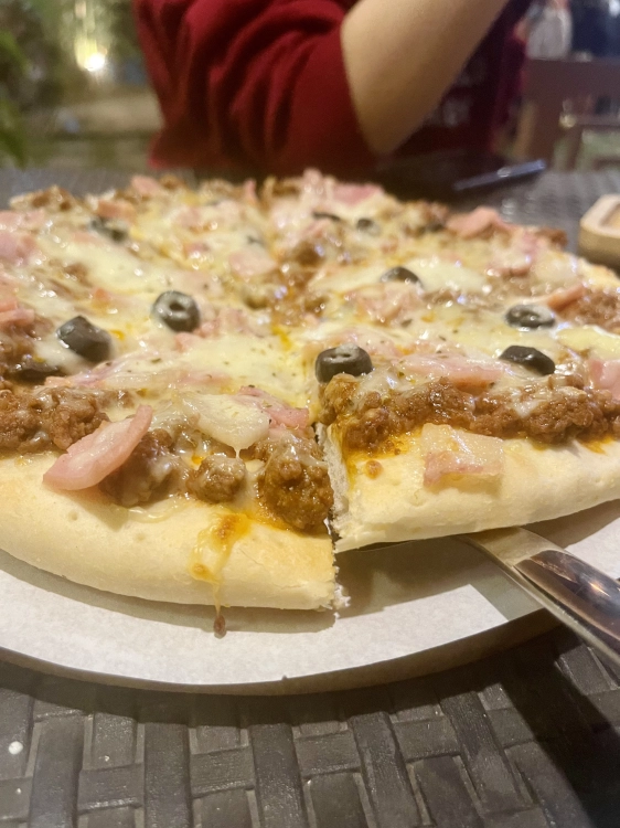 Herbs and beans Pila Laguna - All meat pizza