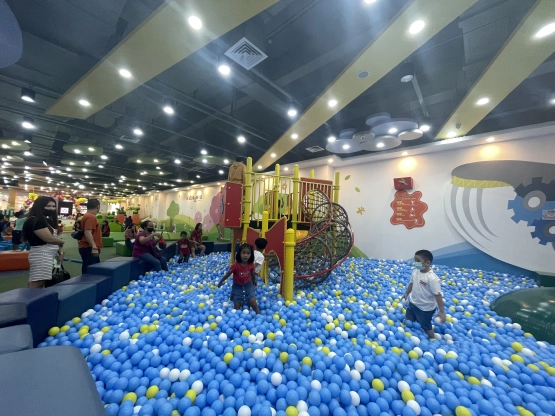 Kidzoona Playground SM city San Pablo - Ball pit with spiral slide