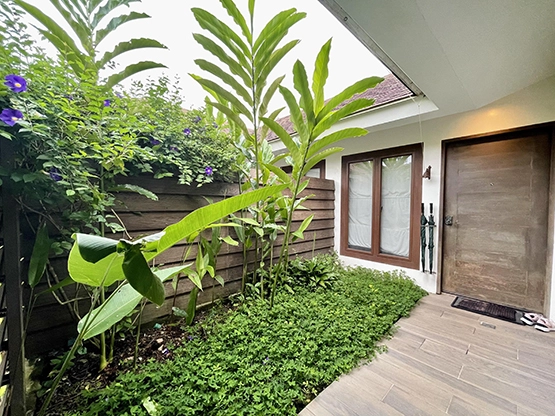 Lotuspod Bed and Breakfast - Casita entrance