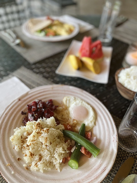 Lotuspod Bed and Breakfast - Filipino breakfast