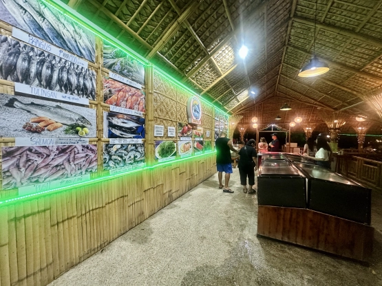 Makiling Ihawan Garden - seafood display
