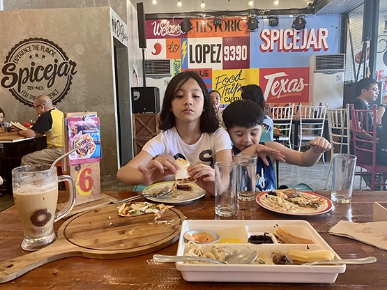 Spice Jar - Picture of 2 kids satisfied with their orders