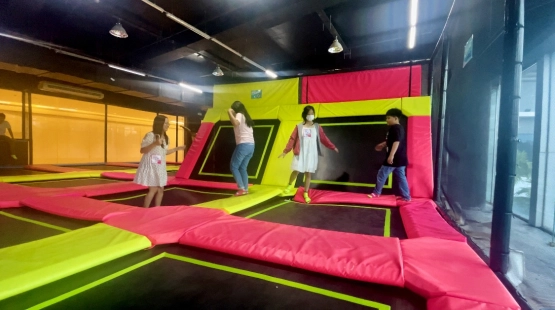 Velcro Clothes Sticky clothes in sticky wall for trampoline park