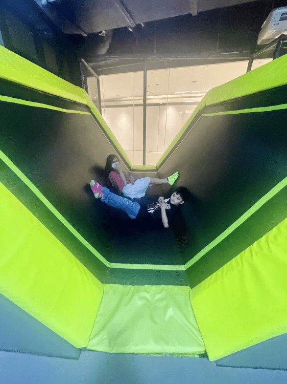 Wii Jump Trampoline Park - V Trampoline